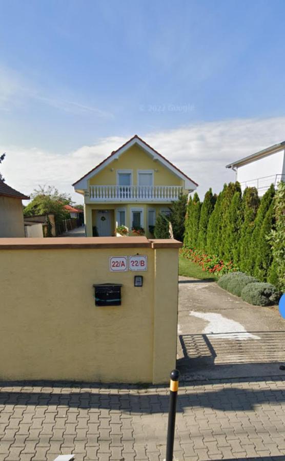 Cozy Room With Garden In Pressburg Exterior foto