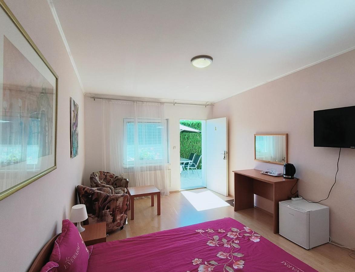 Cozy Room With Garden In Pressburg Exterior foto