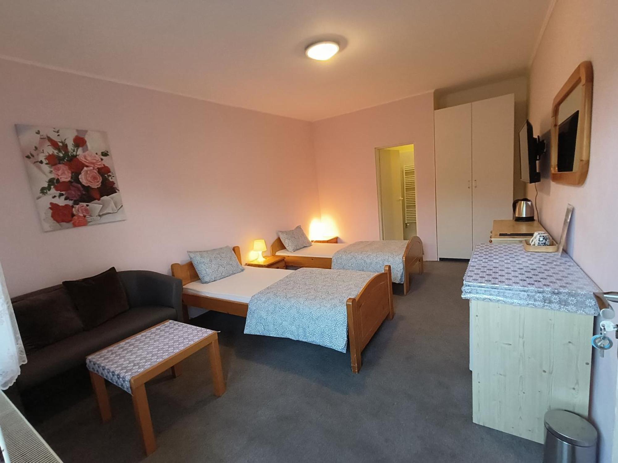 Cozy Room With Garden In Pressburg Exterior foto