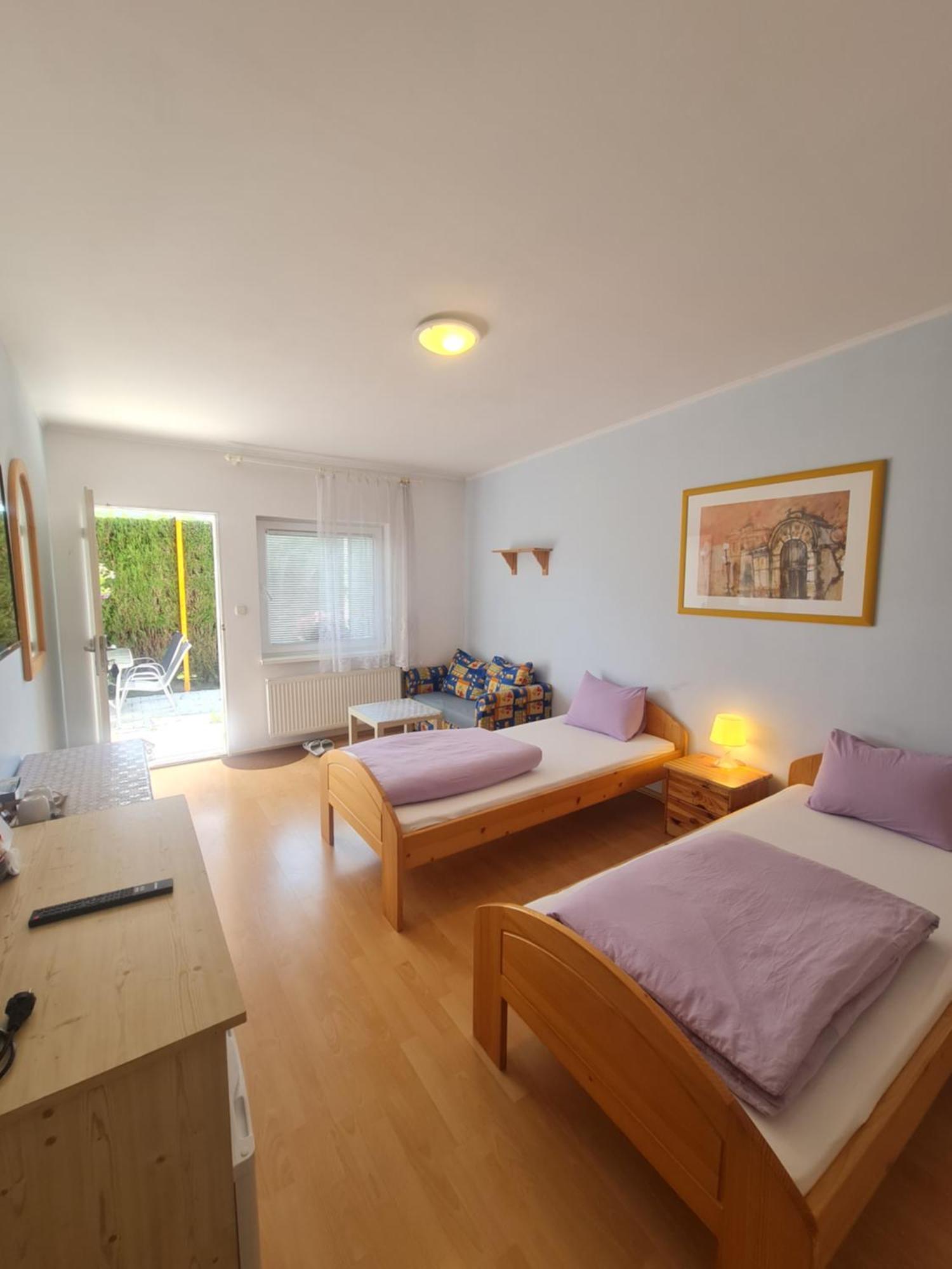 Cozy Room With Garden In Pressburg Exterior foto