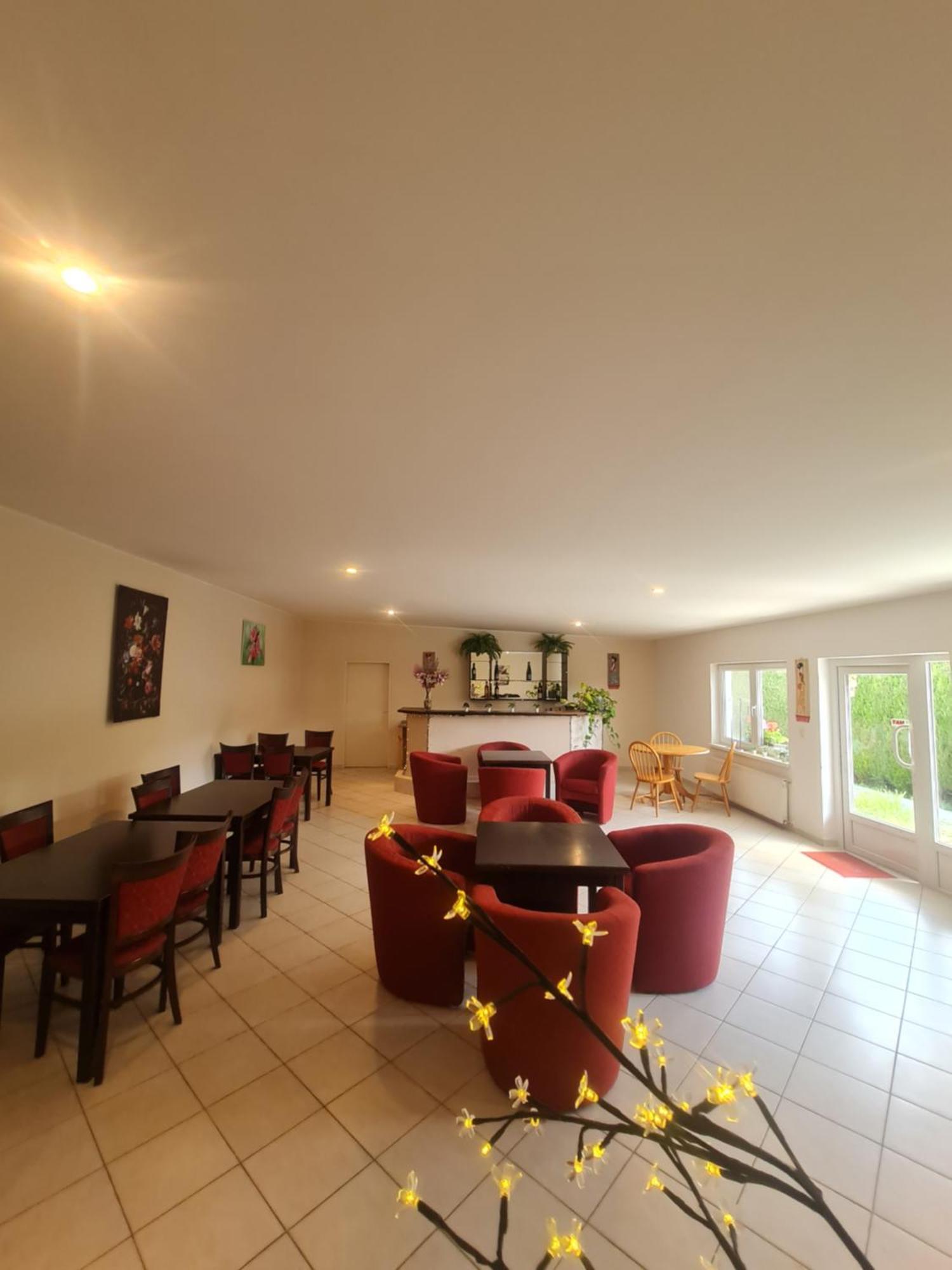 Cozy Room With Garden In Pressburg Exterior foto